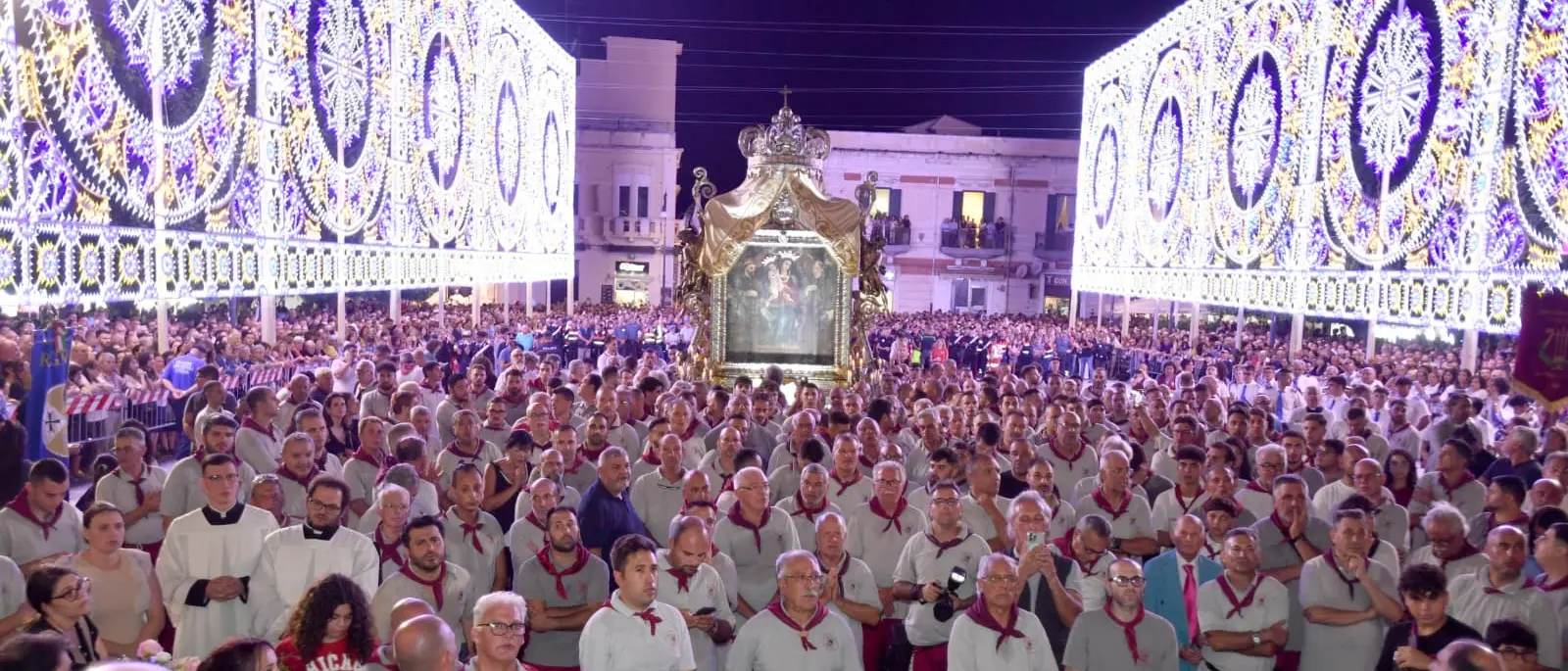 Feste Mariane 2026: oltre 400mila euro per spettacoli, luminarie e fuochi d’artificio\n