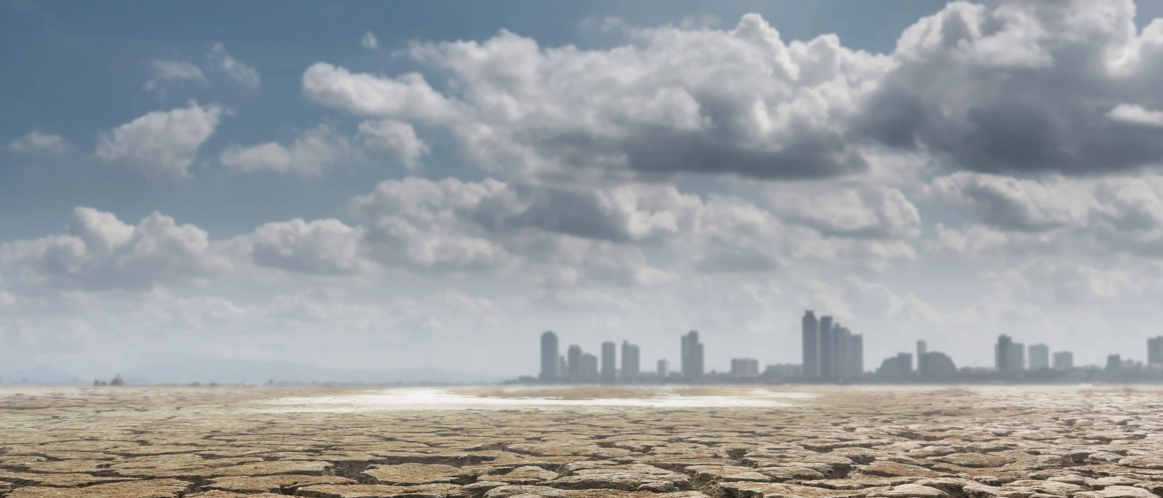 Benvenuti nel futuro a 45 gradi: strade deserte e acqua razionata, ora si vive solo di notte\n