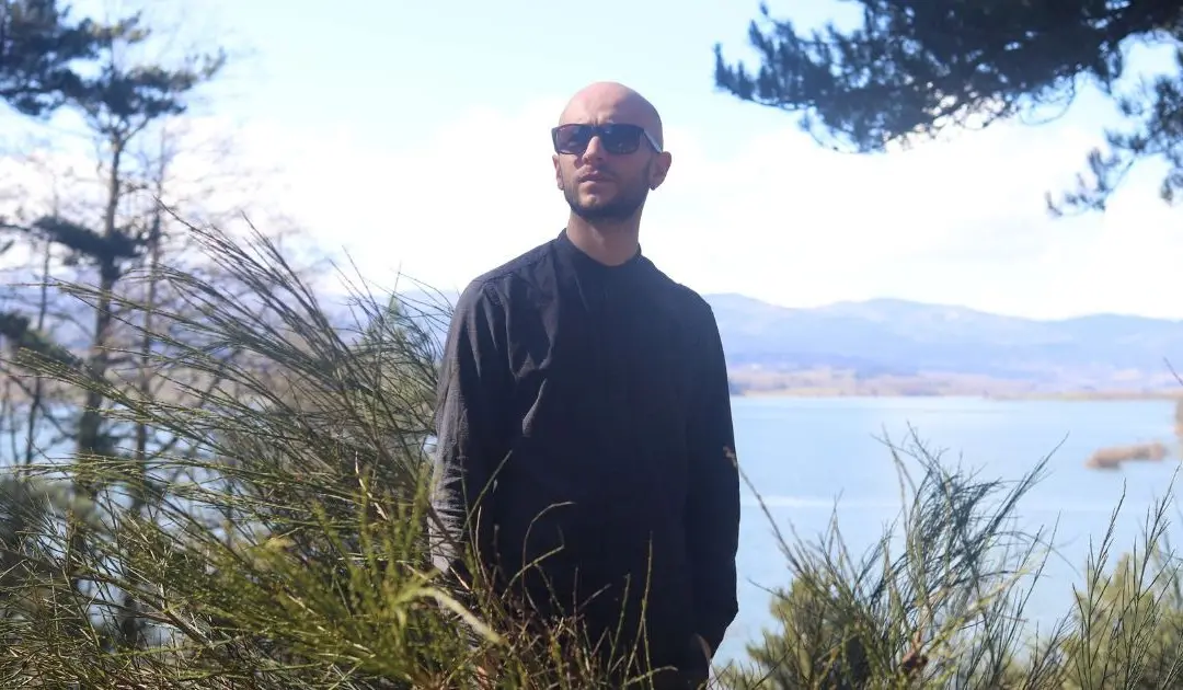 L’uomo che registra il sussurro della Sila: Domenico Palopoli cattura la voce segreta di alberi, muschi e alveari\n