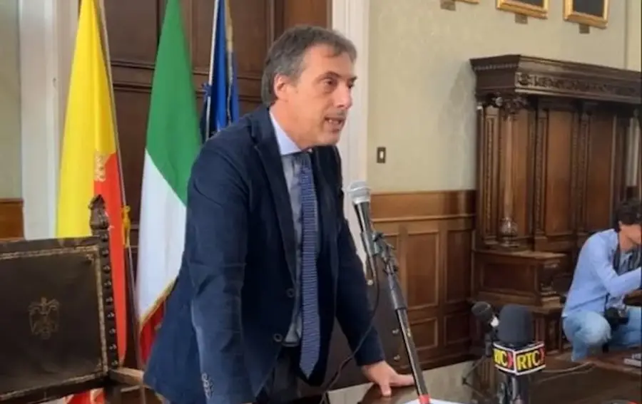 Dall’ amichettismo all’auto-bocciatura: i commenti poco teneri sull’esclusione dell’assessore Costantino