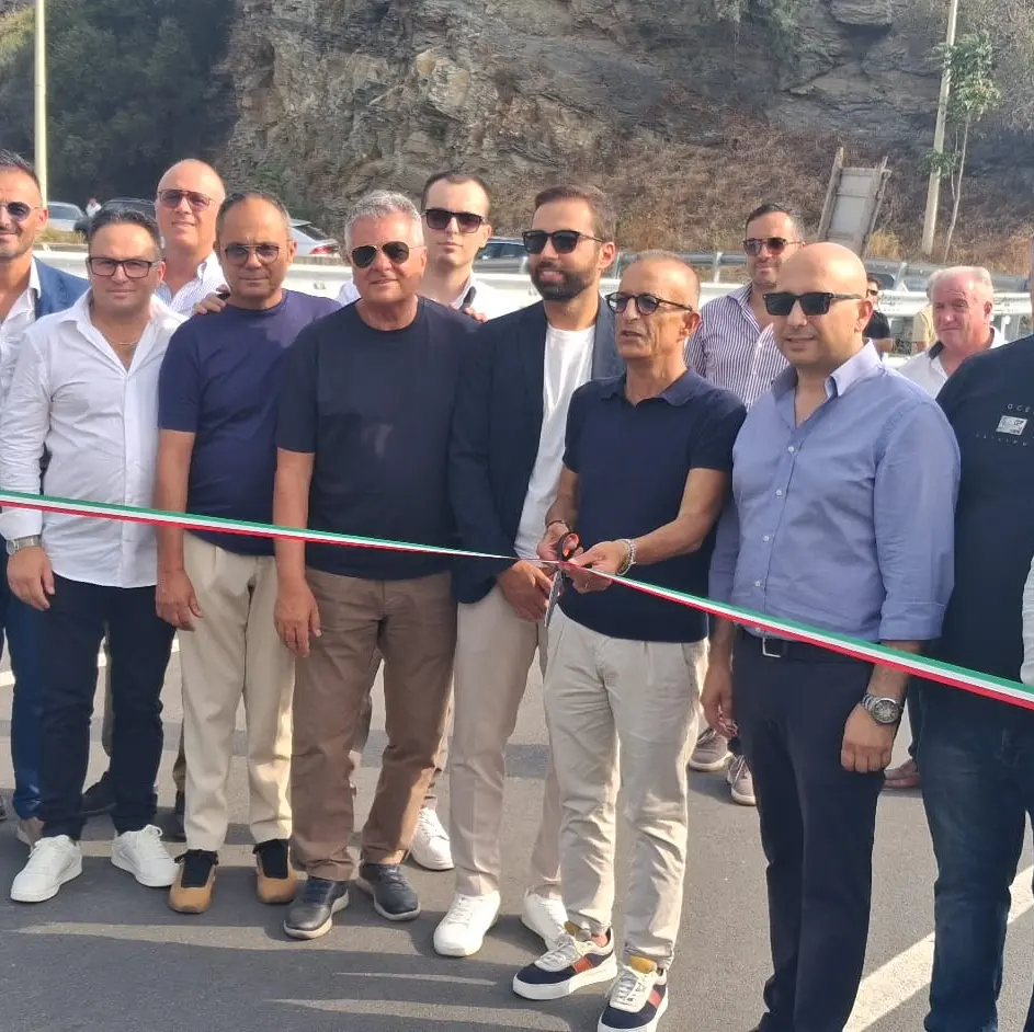 Dopo vent’anni ricostruito (più lungo) e riaperto al traffico il ponte sul Savuto di Nocera Terinese