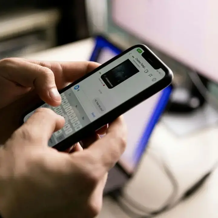 WhatsApp, nuova ondata di attacchi “zero-click”: i consigli della Polizia\n