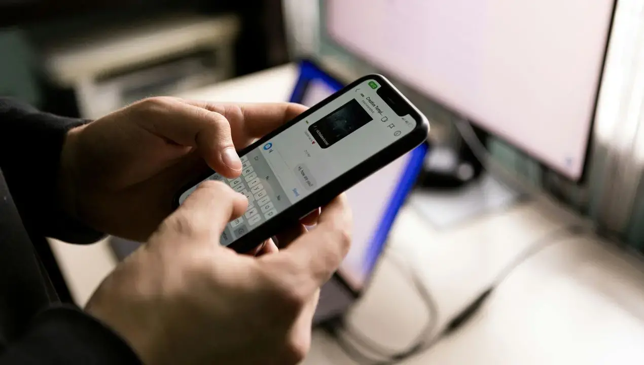 WhatsApp, nuova ondata di attacchi “zero-click”: i consigli della Polizia\n