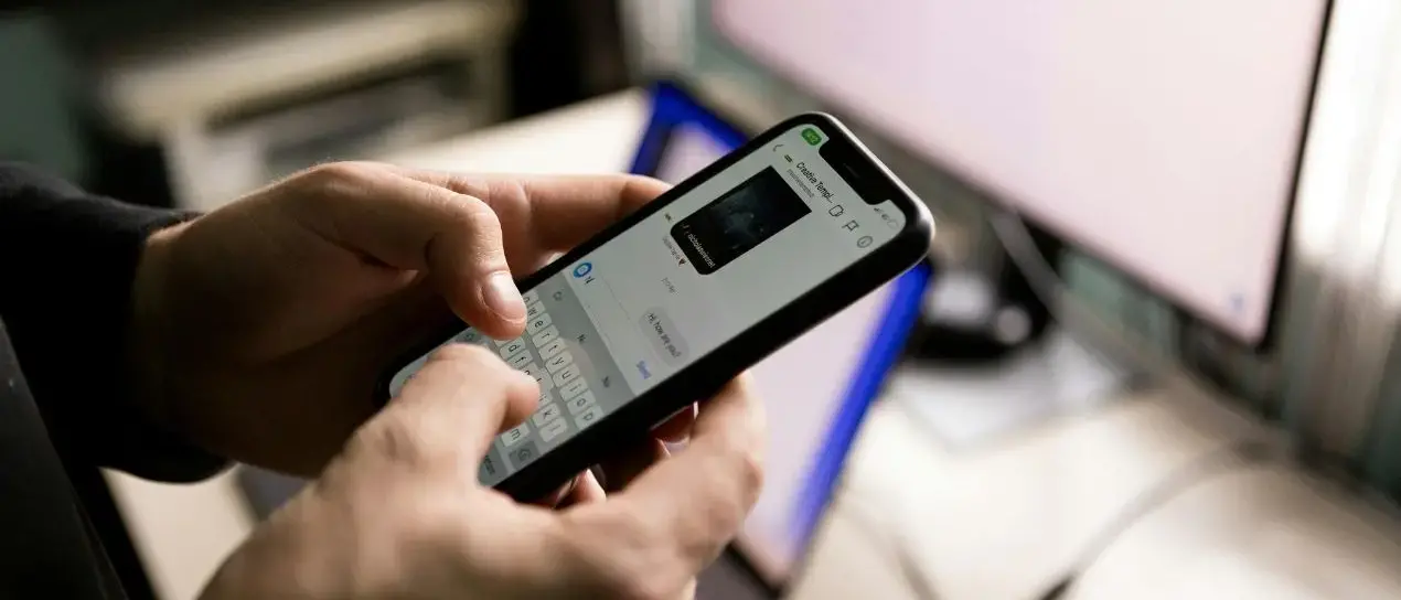 WhatsApp, nuova ondata di attacchi “zero-click”: i consigli della Polizia\n