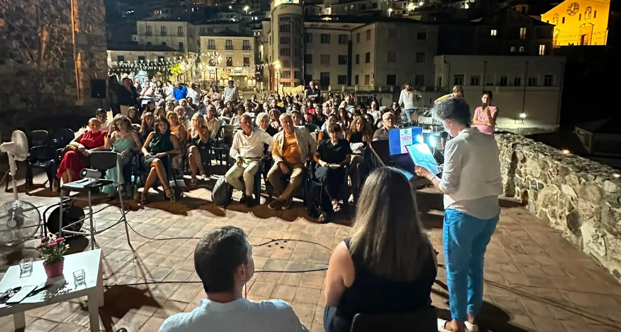 Pizzo, prevenzione oncologica e ricerca al centro della serata di Sole di Speranza: «La diagnosi precoce può fare la differenza»\n