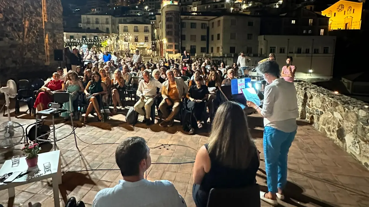 Pizzo, prevenzione oncologica e ricerca al centro della serata di Sole di Speranza: «La diagnosi precoce può fare la differenza»\n