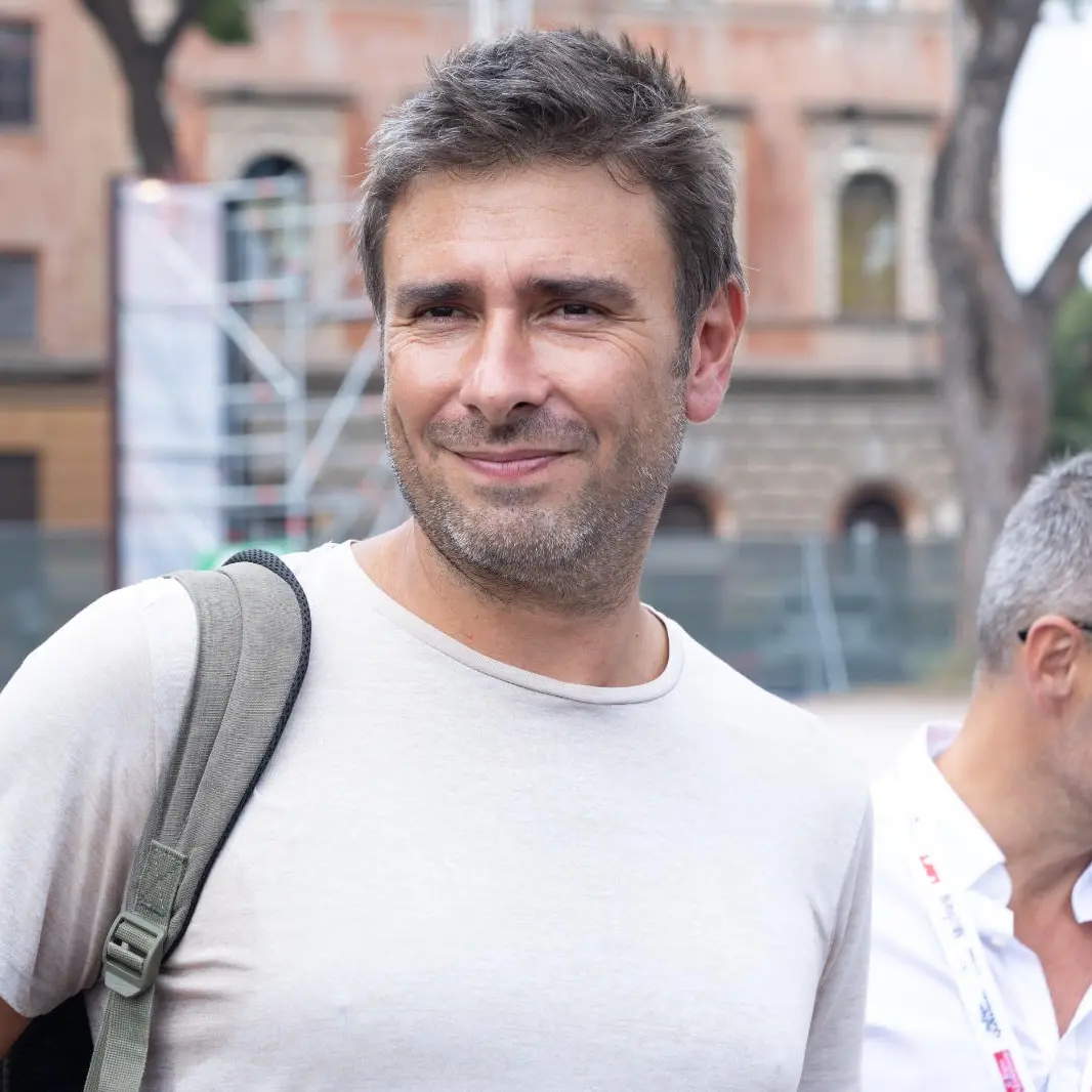 Alessandro Di Battista ricoverato a Cuba: l’ex deputato in gravi condizioni\n