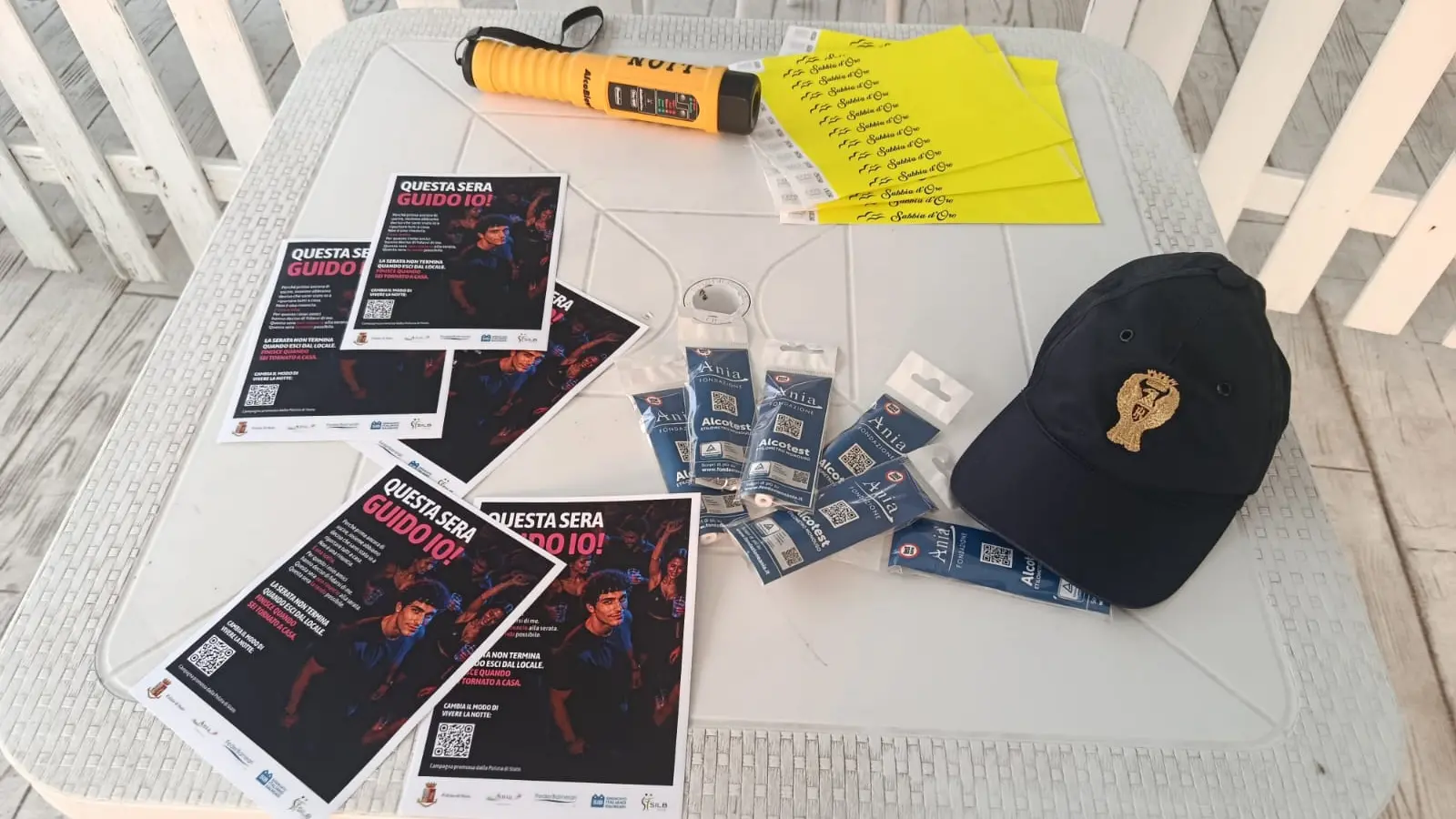 <p>Polizia Stradale incontra i giovani durante la campagna Questa sera guido io in Calabria</p>\\n