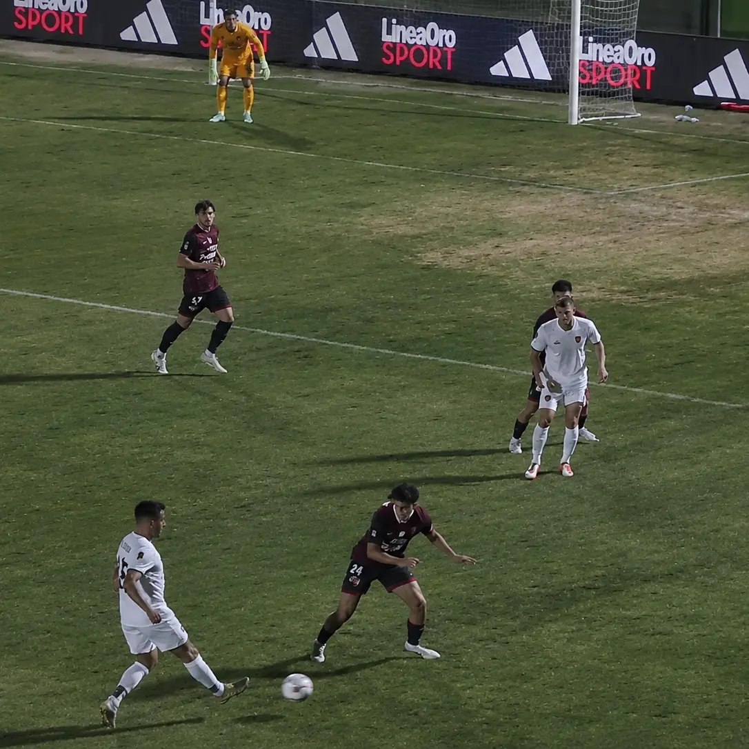 <p>Il Cosenza ci crede, ma il Potenza colpisce nel recupero: finisce 1-2 a Crotone</p>