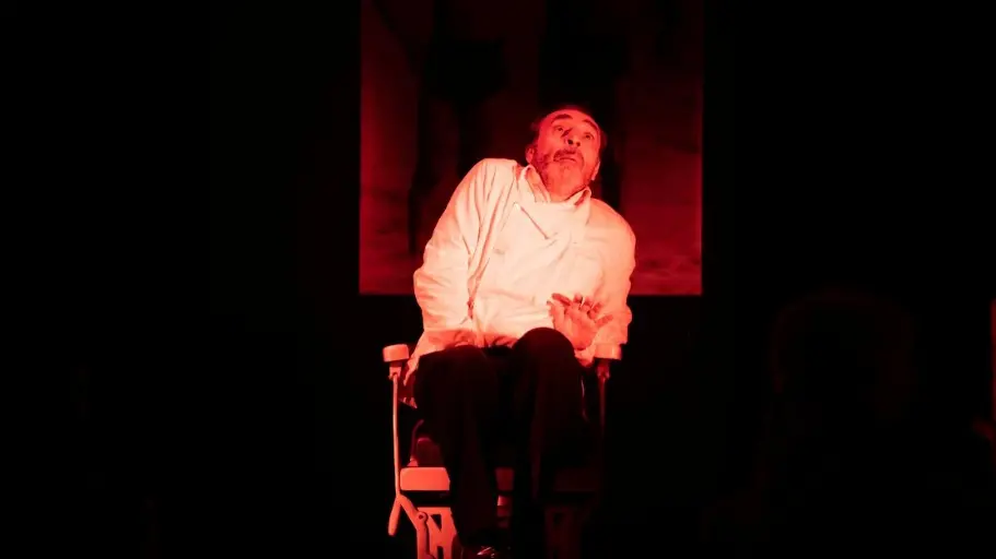 Un momento dello spettacolo nello scatto di Giuseppe Contarini