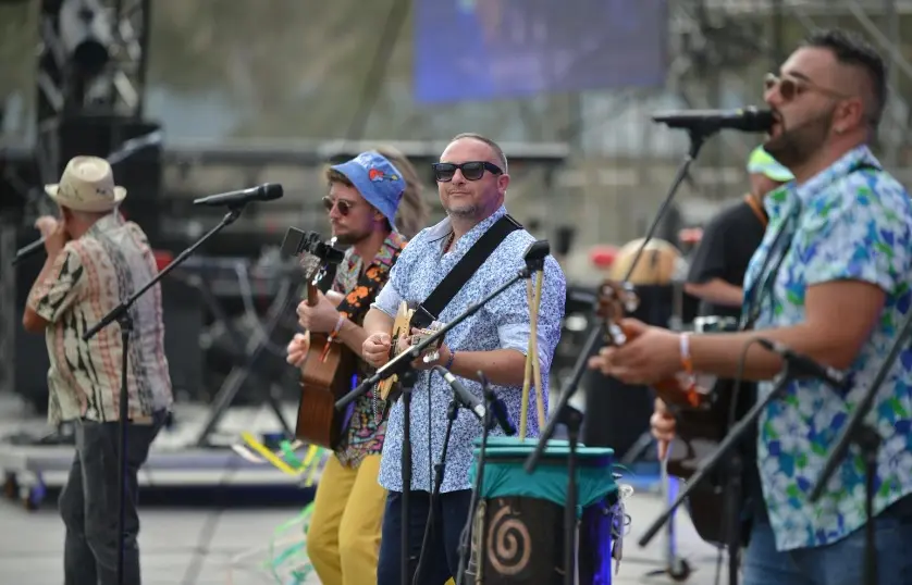 Mandolino e chitarra battente, da Acri al grande palco di Jovanotti: «La Calabria sempre nel cuore»\n