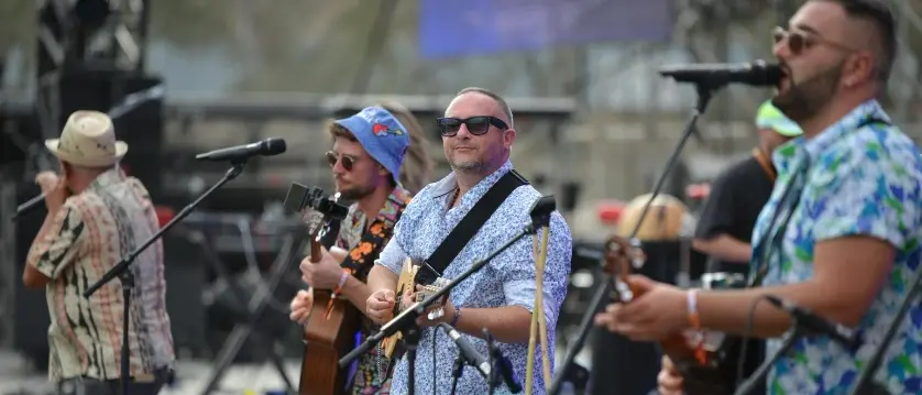 Mandolino e chitarra battente, da Acri al grande palco di Jovanotti: «La Calabria sempre nel cuore»\n