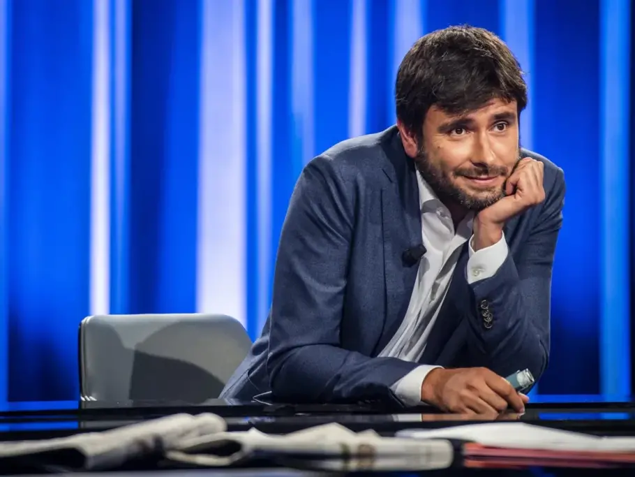 Di Battista sta meglio dopo il malore a Cuba, aereo sanitario pronto: «Ce la metterò tutta per tornare presto»