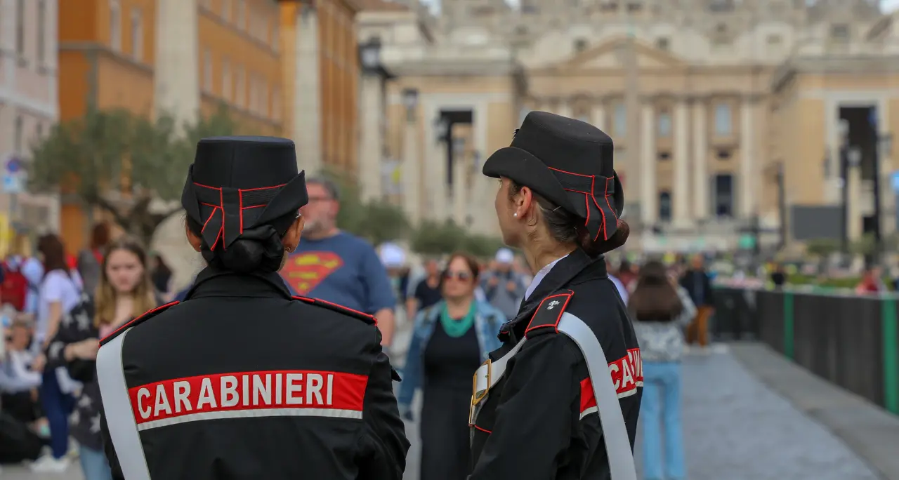 Esplosione nel B&B di Mileto, il Sindacato italiano militari celebra i due carabinieri che sfidarono le fiamme: «Intervento provvidenziale»\n