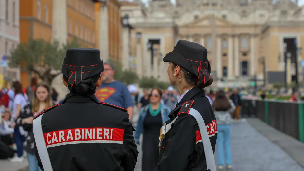 Esplosione nel B&B di Mileto, il Sindacato italiano militari celebra i due carabinieri che sfidarono le fiamme: «Intervento provvidenziale»\n
