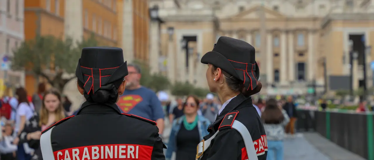 Esplosione nel B&B di Mileto, il Sindacato italiano militari celebra i due carabinieri che sfidarono le fiamme: «Intervento provvidenziale»\n