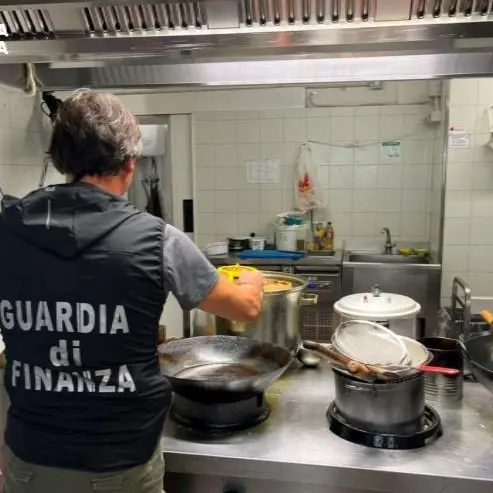 Carenze igienico sanitarie in un ristorante a Marina di Gioiosa Ionica, sequestrati 91 chili di pesce e titolare multato\n