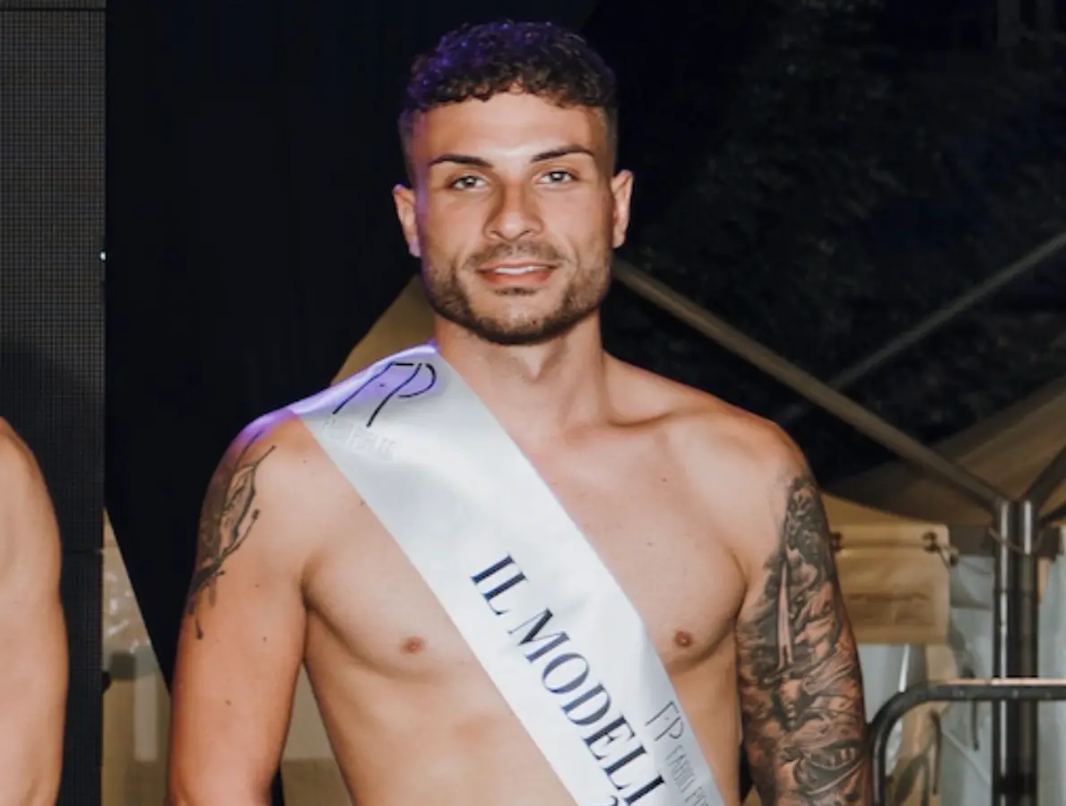Mister Italia, il cosentino Gerardo Malagrinò conquista la fascia di “Modello d’Italia”\n\n\n