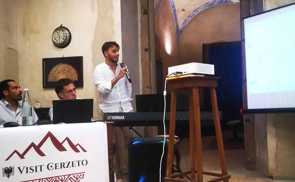 Mister Italia, il cosentino Gerardo Malagrinò conquista la fascia di “Modello d’Italia”\n\n\n