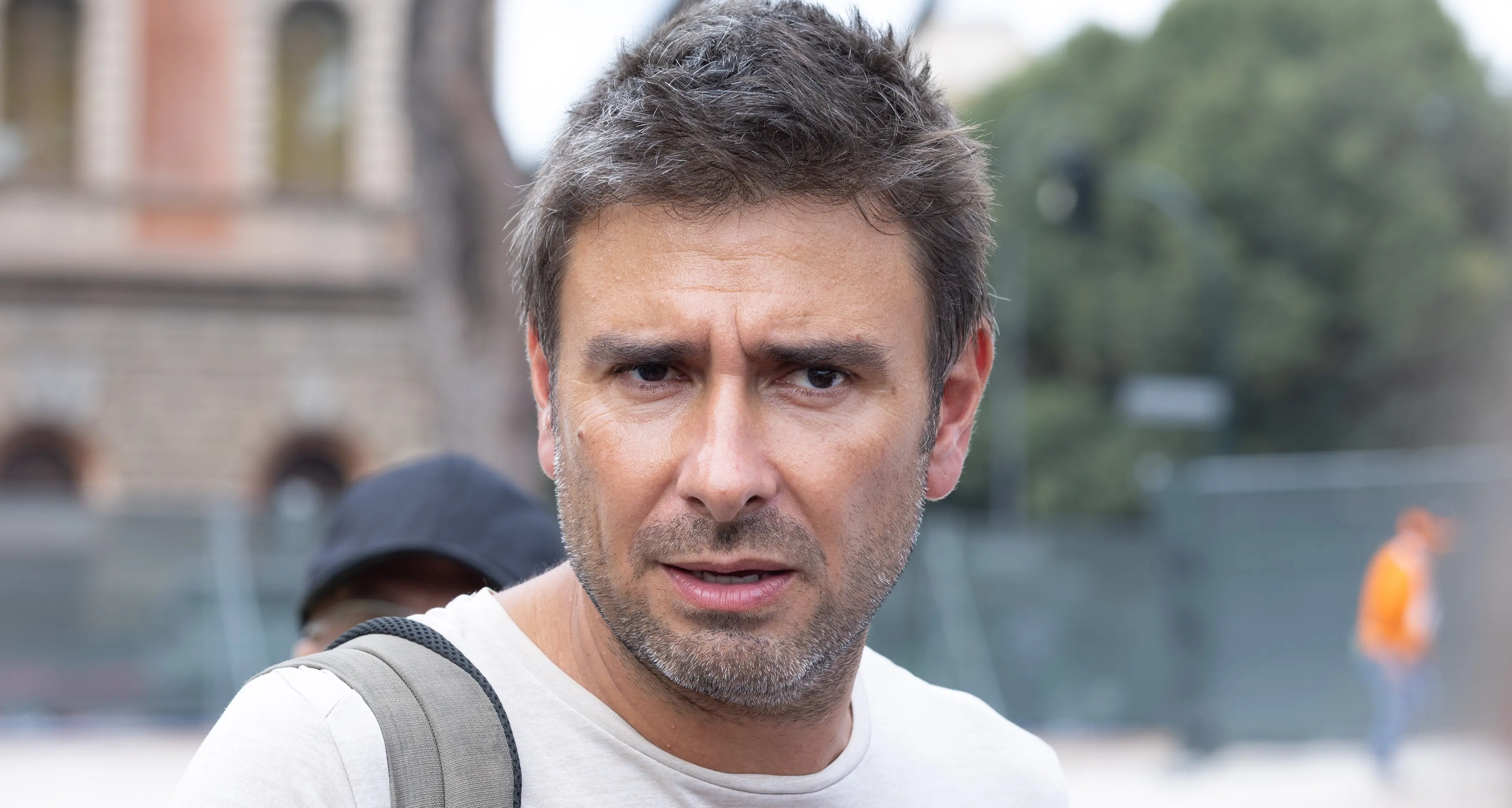 <p>Alessandro Di Battista ricoverato a Cuba, <span style=\"color:hsl(0, 75%, 60%);\">tornano i corvi</span> e gli avvoltoi sulla rete </p>