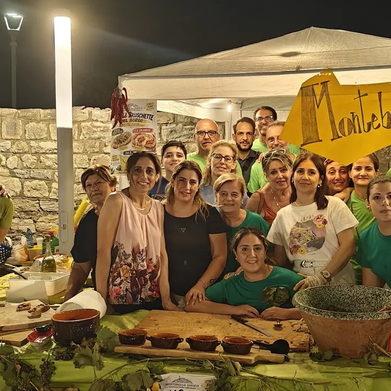 Street food dei borghi, la pro loco Montebello Jonico chiude l’estate con una festa di comunità\n