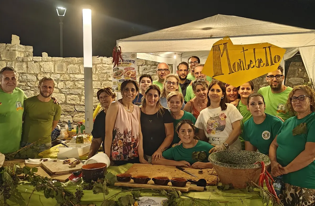 Street food dei borghi, la pro loco Montebello Jonico chiude l’estate con una festa di comunità\n