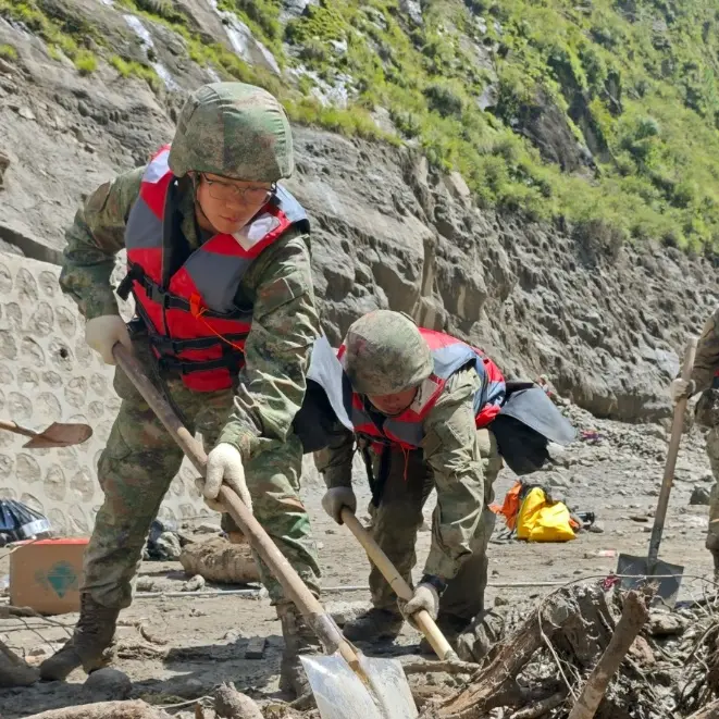 Alluvione in Nepal, oltre 900 vittime mentre 933 lavoratori sono intrappolati nei tunnel di sistemi idroelettrici\n