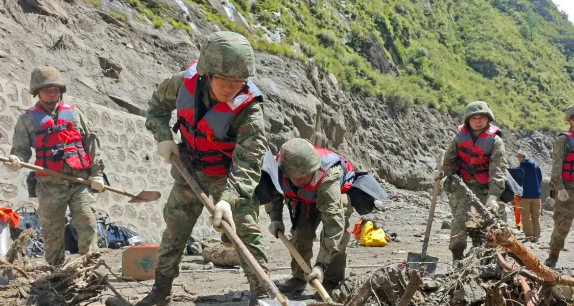 Alluvione in Nepal, oltre 900 vittime mentre 933 lavoratori sono intrappolati nei tunnel di sistemi idroelettrici\n