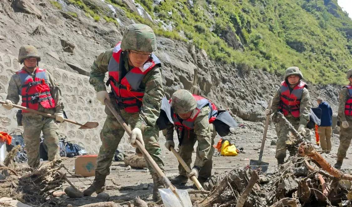 Alluvione in Nepal, oltre 900 vittime mentre 933 lavoratori sono intrappolati nei tunnel di sistemi idroelettrici\n
