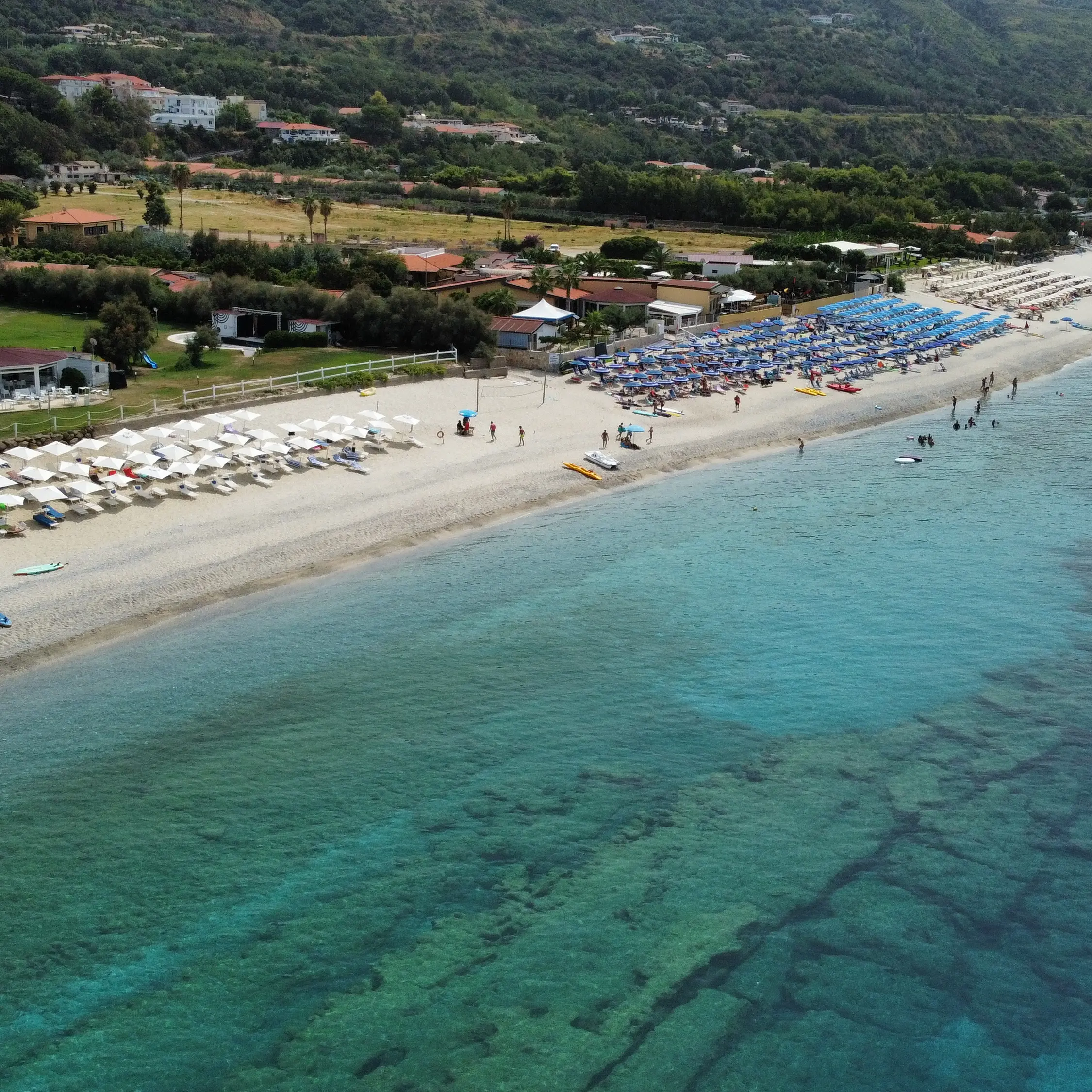 Zambrone, la replica di Cotroneo (Fdi) alle segnalazioni di mare sporco: «Controllare ogni anomalia, ma i dati raccontano un’altra realtà»\n