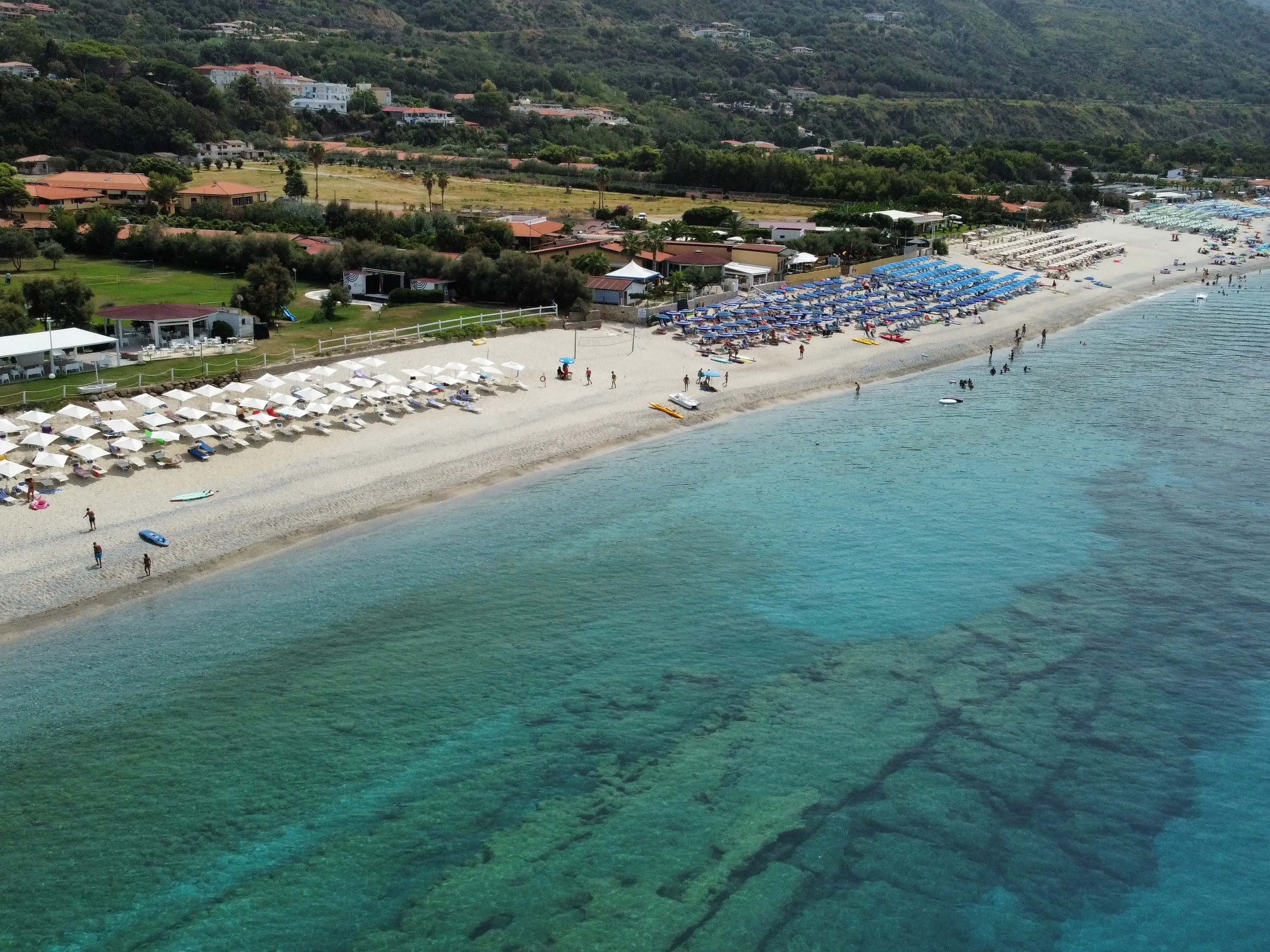 Zambrone, la replica di Cotroneo (Fdi) alle segnalazioni di mare sporco: «Controllare ogni anomalia, ma i dati raccontano un’altra realtà»