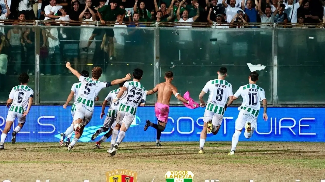 Coppa Italia (Serie D), la Vigor Lamezia vince il derby con il Sambiase ai rigori: i biancoverdi passano il turno\n