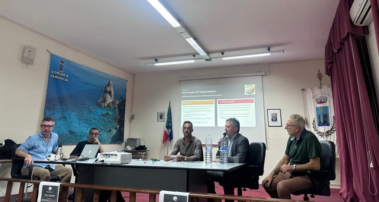 Parghelia, la minoranza alza il tiro: «Possibili dimissioni del nostro intero gruppo». Scontro a distanza con il sindaco\u00A0Landro su acqua e fogne\n
