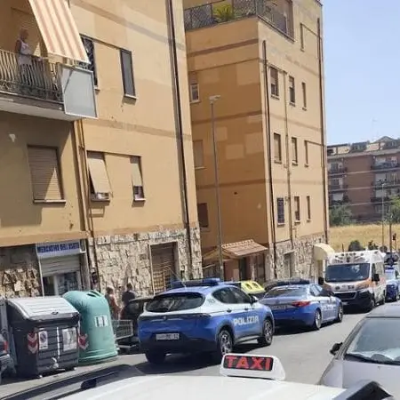 Roma, 16enne arrestato per la morte della madre: l’avrebbe aggredita in casa e poi chiamato il 112