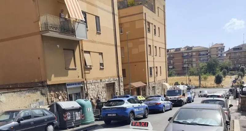Roma, 16enne arrestato per la morte della madre: l’avrebbe aggredita in casa e poi chiamato il 112