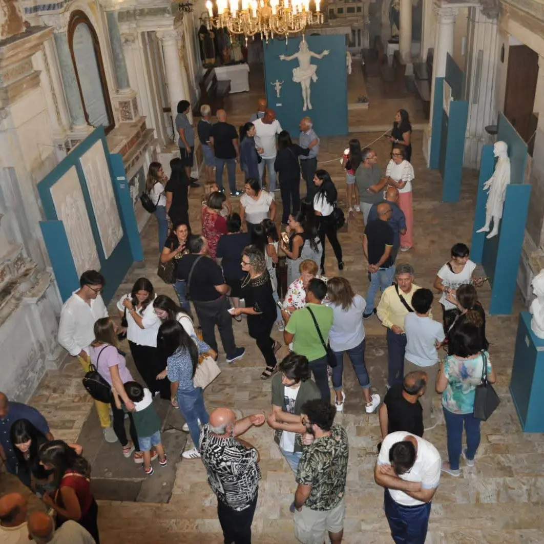 San Costantino Calabro si accende con Lumera: un mese di fotografia,\u00A0arte e\u00A0memoria tra i\u00A0vicoli trasformati in museo\n