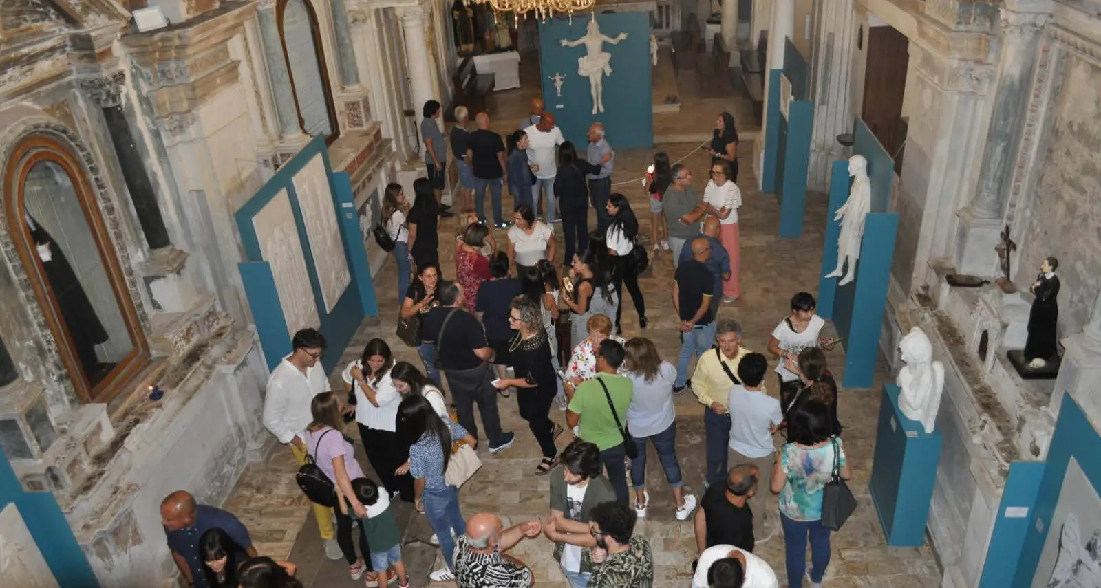 San Costantino Calabro si accende con Lumera: un mese di fotografia,\u00A0arte e\u00A0memoria tra i\u00A0vicoli trasformati in museo\n