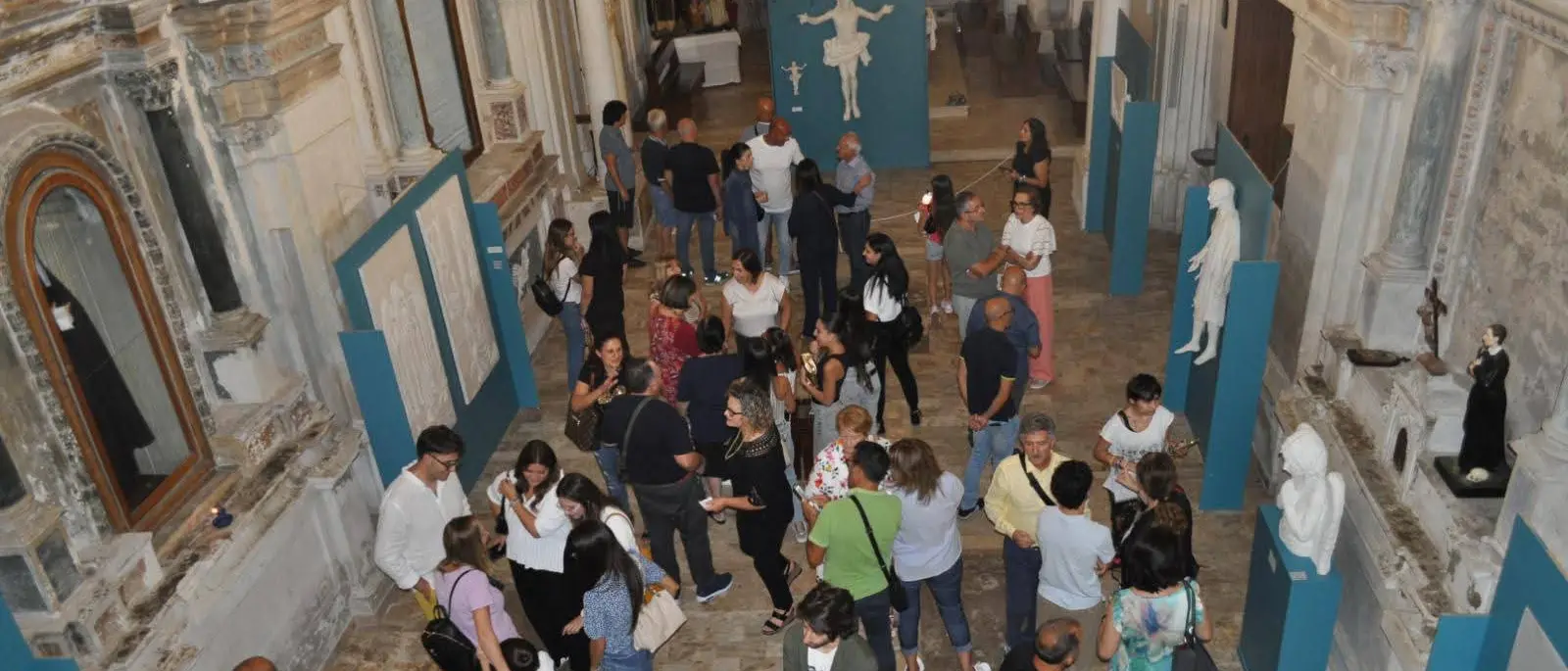 San Costantino Calabro si accende con Lumera: un mese di fotografia,\u00A0arte e\u00A0memoria tra i\u00A0vicoli trasformati in museo\n