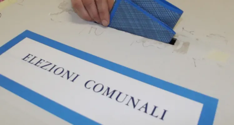 <p>Corruzione alle elezioni di Cologno Monzese, tra gli indagati l’ex consigliere comunale di Briatico <span style=\"color:hsl(0, 75%, 60%);\">Fausto Arena</span></p>