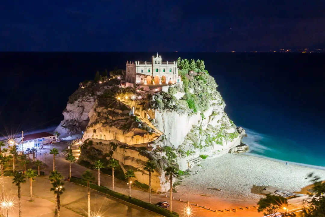 Tropea Film Festival, dal 20 al 26 settembre torna il cinema sul mare: da Neri Parenti a Lina Sastri, ecco i primi ospiti