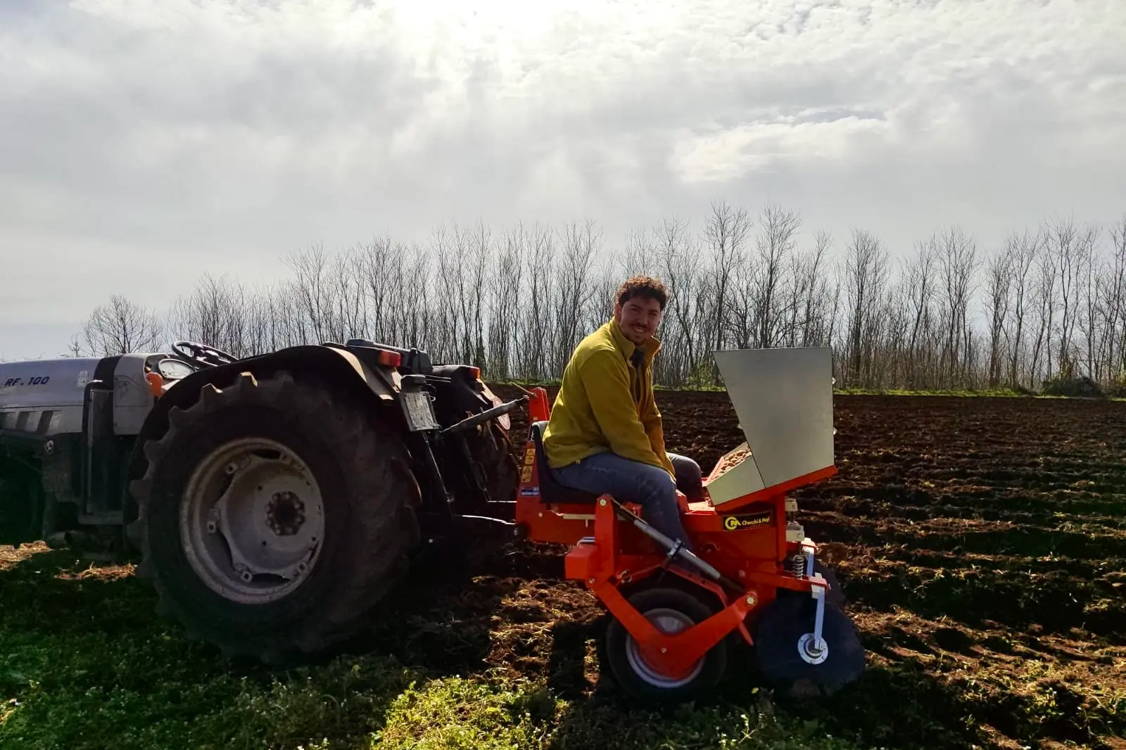 Vincenzo Gullo, il poeta contadino: «In Calabria tante opportunità. Non è facile, ma si può fare molto»\n