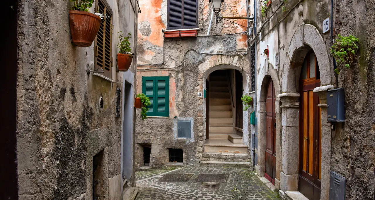 Ripopola Calabria, il piano della Regione parte dal recupero delle case ma non basta senza lavoro e servizi\n