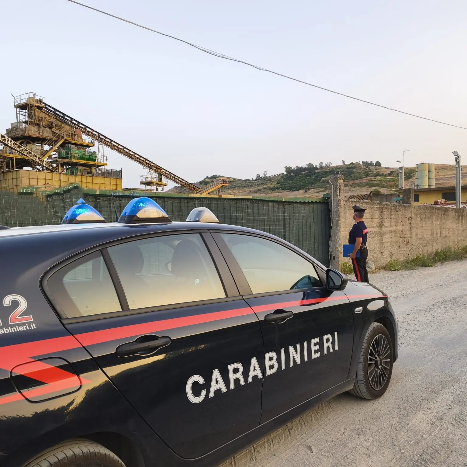 Sversamento illecito di reflui nel torrente Soveria Simeri e acque torbide in mare, una denuncia\n
