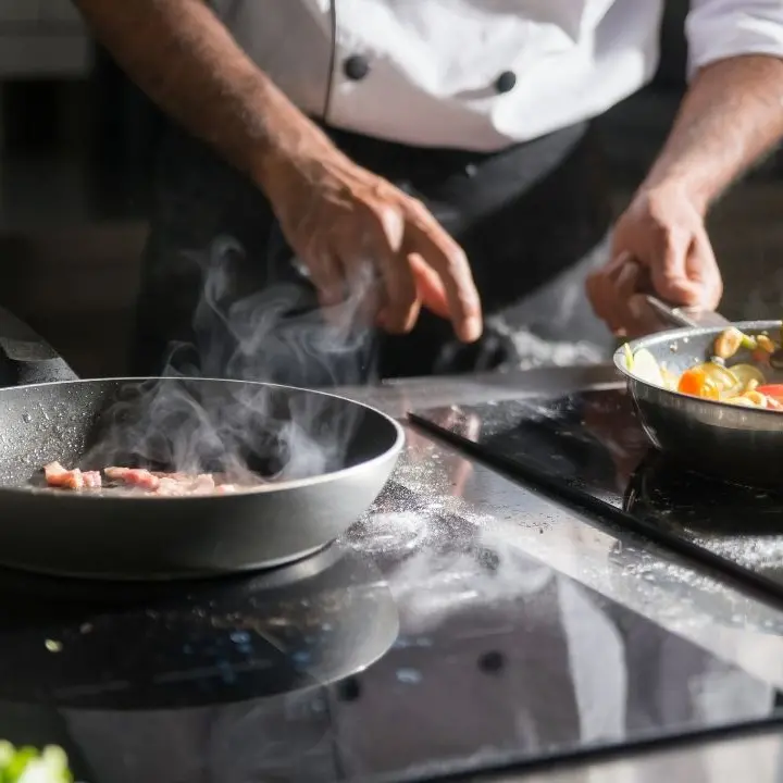 Catanzaro si prepara alla “Cena straordinaria”: mille posti a tavola e sei chef stellati per celebrare i sapori della Calabria\n