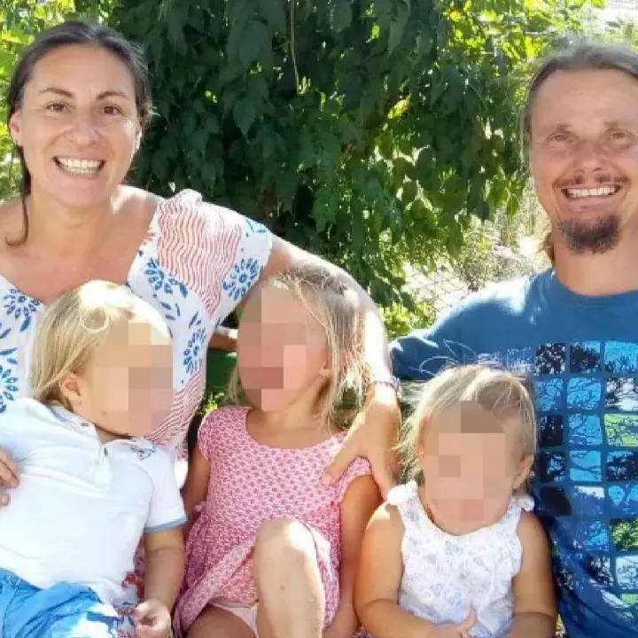 Famiglia nel bosco, via libera del Tribunale al ricongiungimento ma sarà un percorso a tappe\n