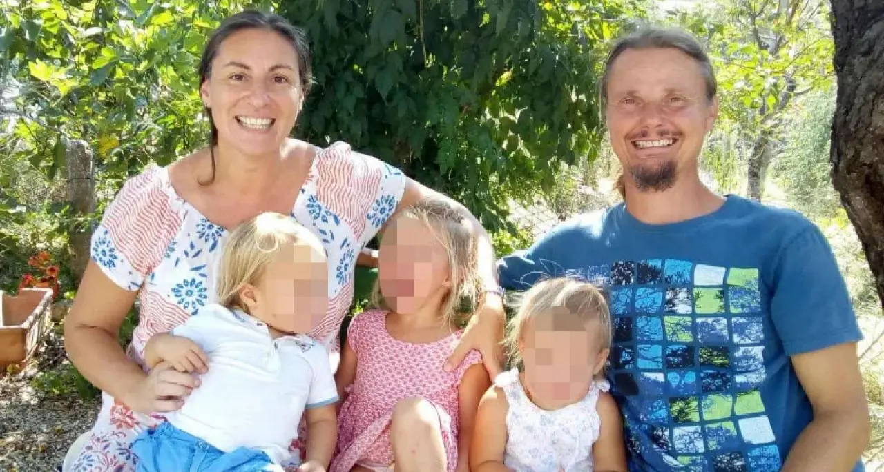 Famiglia nel bosco, via libera del Tribunale al ricongiungimento ma sarà un percorso a tappe\n