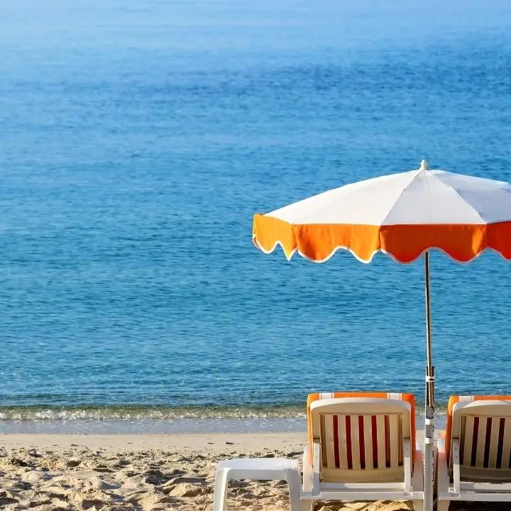 <p>La stagione dei lidi calabresi: «Pochi i turisti da fuori regione. In alcune località case in affitto a prezzi folli»</p>
