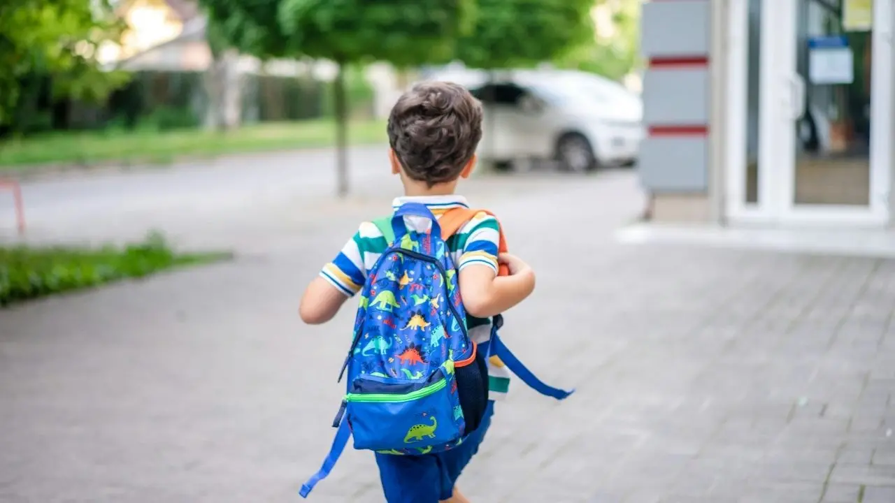 Rinviare l’inizio della scuola per il caldo, i dirigenti: «La vera soluzione è\u00A0adeguare gli edifici al clima»\n