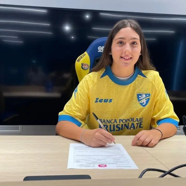 Calcio femminile, la giovane Chiara Tiesi firma con il Frosinone fino al 2027\n