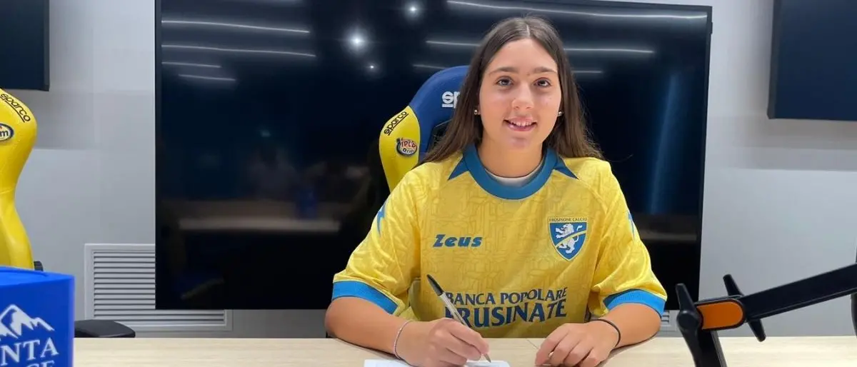 Calcio femminile, la giovane Chiara Tiesi firma con il Frosinone fino al 2027\n